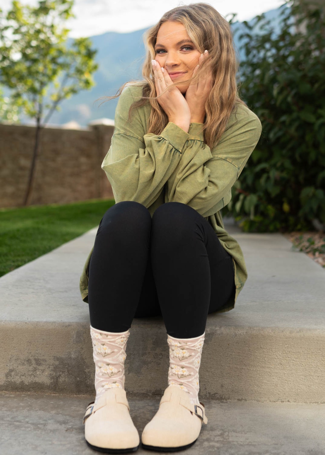 Dara Olive Pullover